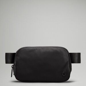 lululemon athletica belt bag black NWT